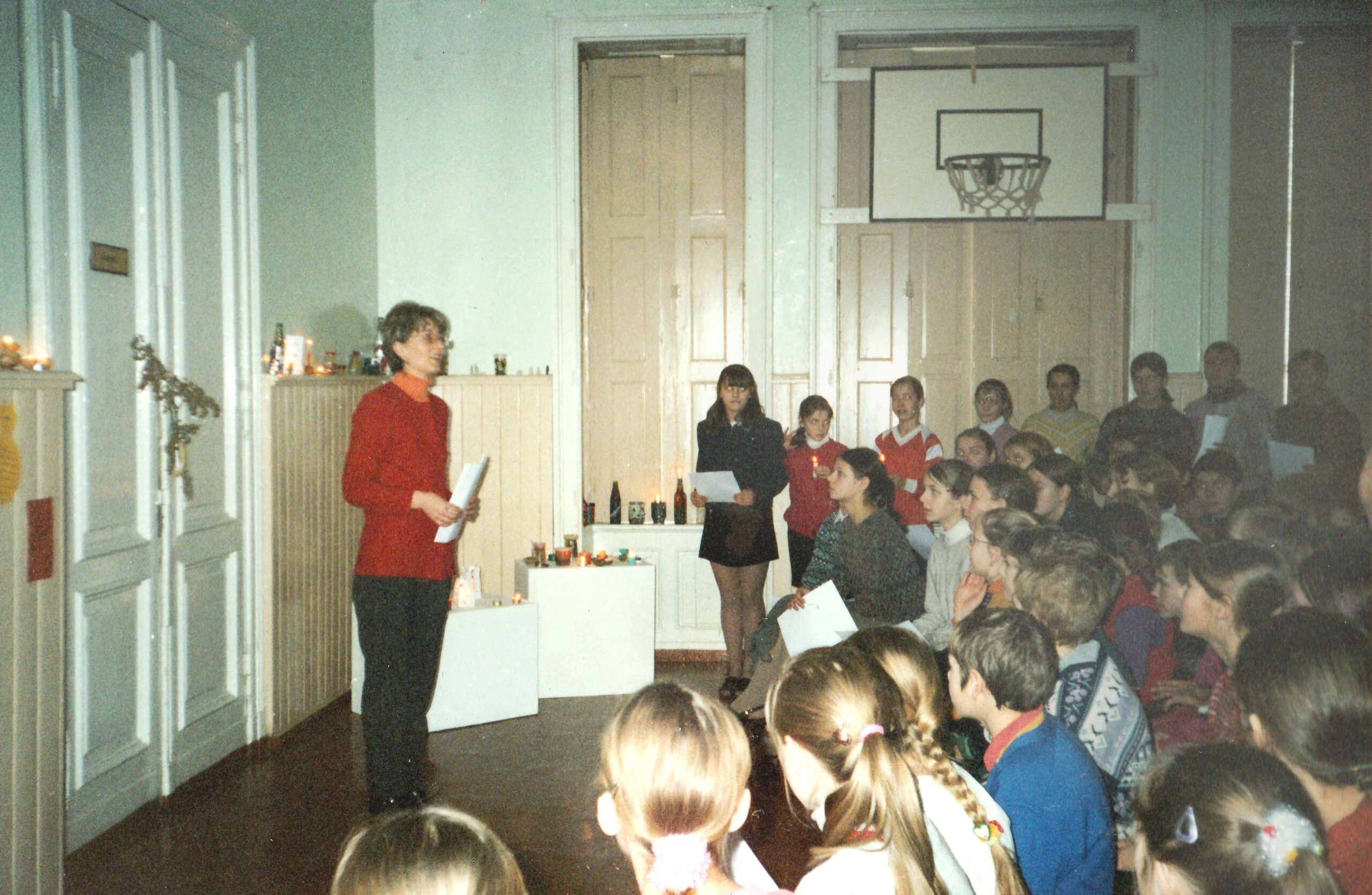 skola_svecesLukturisi_2001